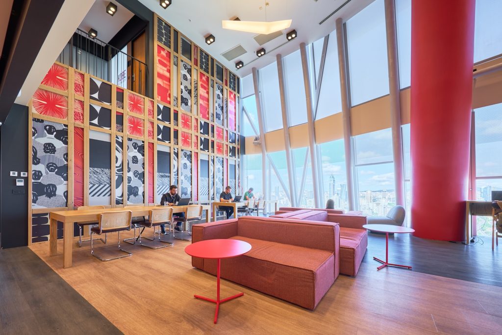 Plaza Cubes Allianz Tower CoWorking