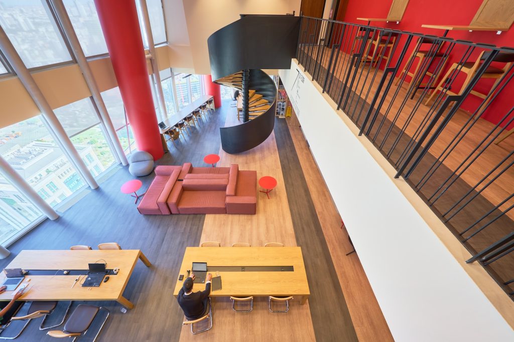 Plaza Cubes Allianz Tower Sanal Ofis